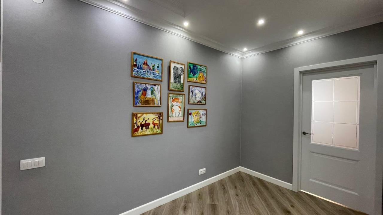 Ernaz Plus Apartments: Sauran-Towers Астана Екстериор снимка