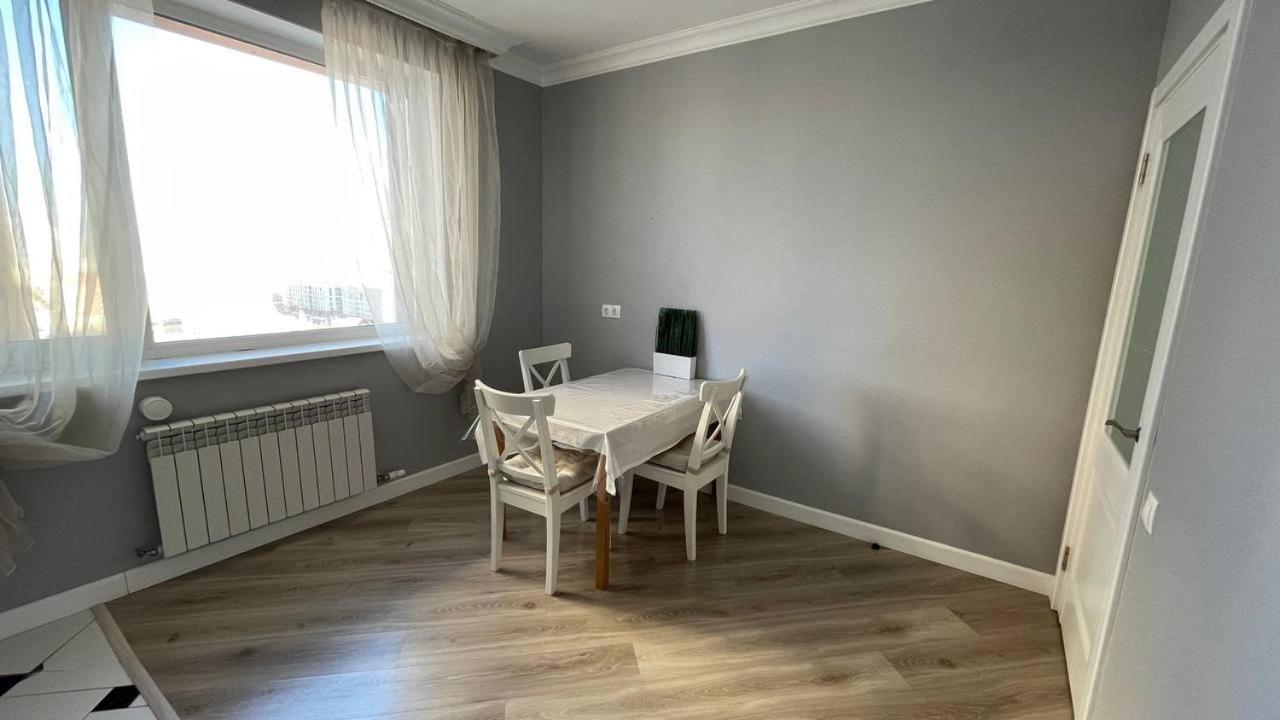 Ernaz Plus Apartments: Sauran-Towers Астана Екстериор снимка