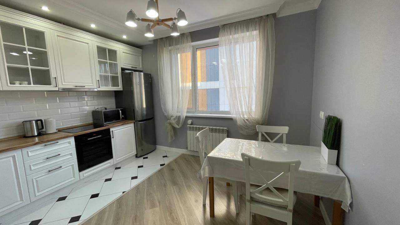 Ernaz Plus Apartments: Sauran-Towers Астана Екстериор снимка