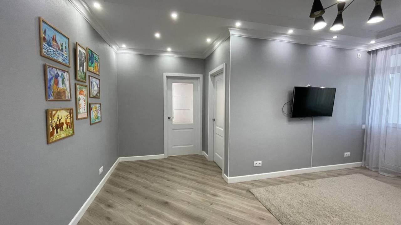 Ernaz Plus Apartments: Sauran-Towers Астана Екстериор снимка