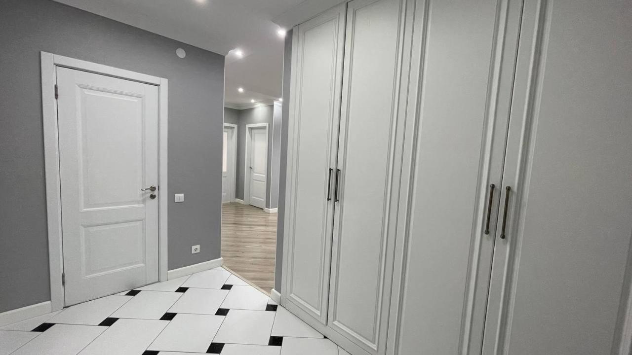 Ernaz Plus Apartments: Sauran-Towers Астана Екстериор снимка